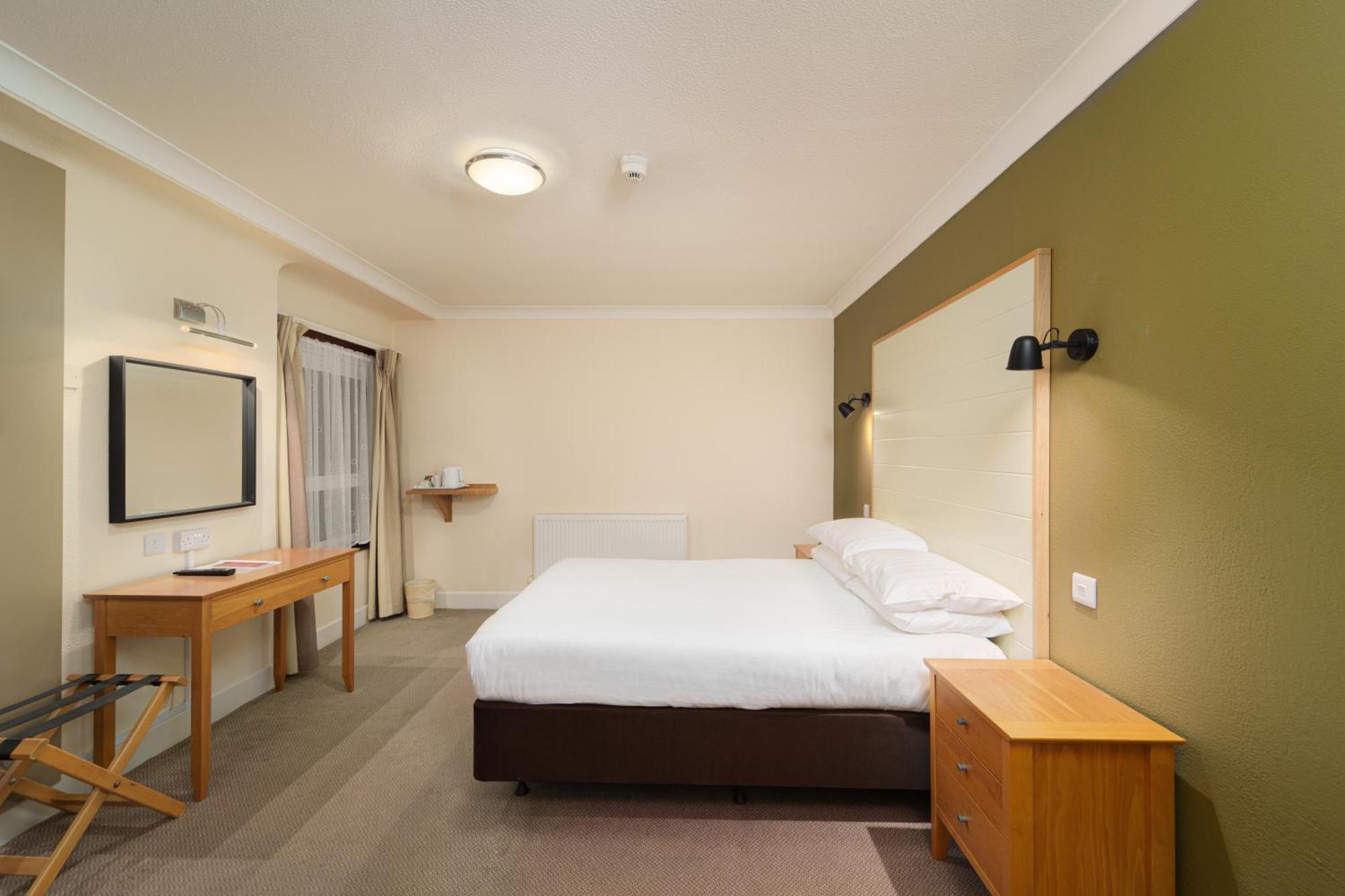 Trouville Hotel By Compass Hospitality Sandown Buitenkant foto