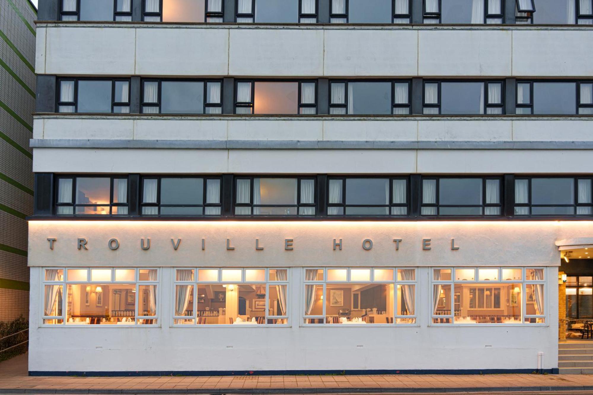 Trouville Hotel By Compass Hospitality Sandown Buitenkant foto