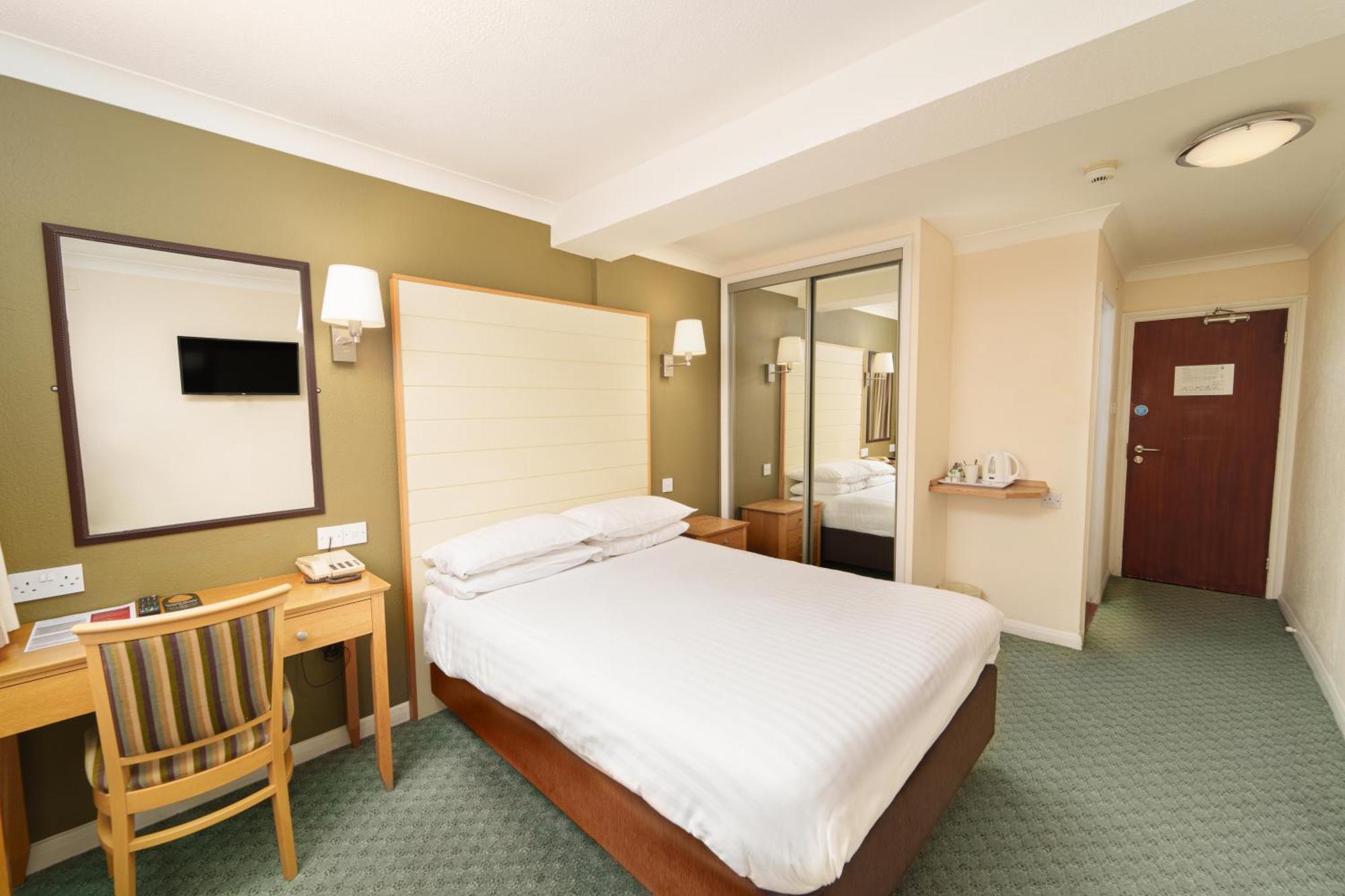 Trouville Hotel By Compass Hospitality Sandown Buitenkant foto
