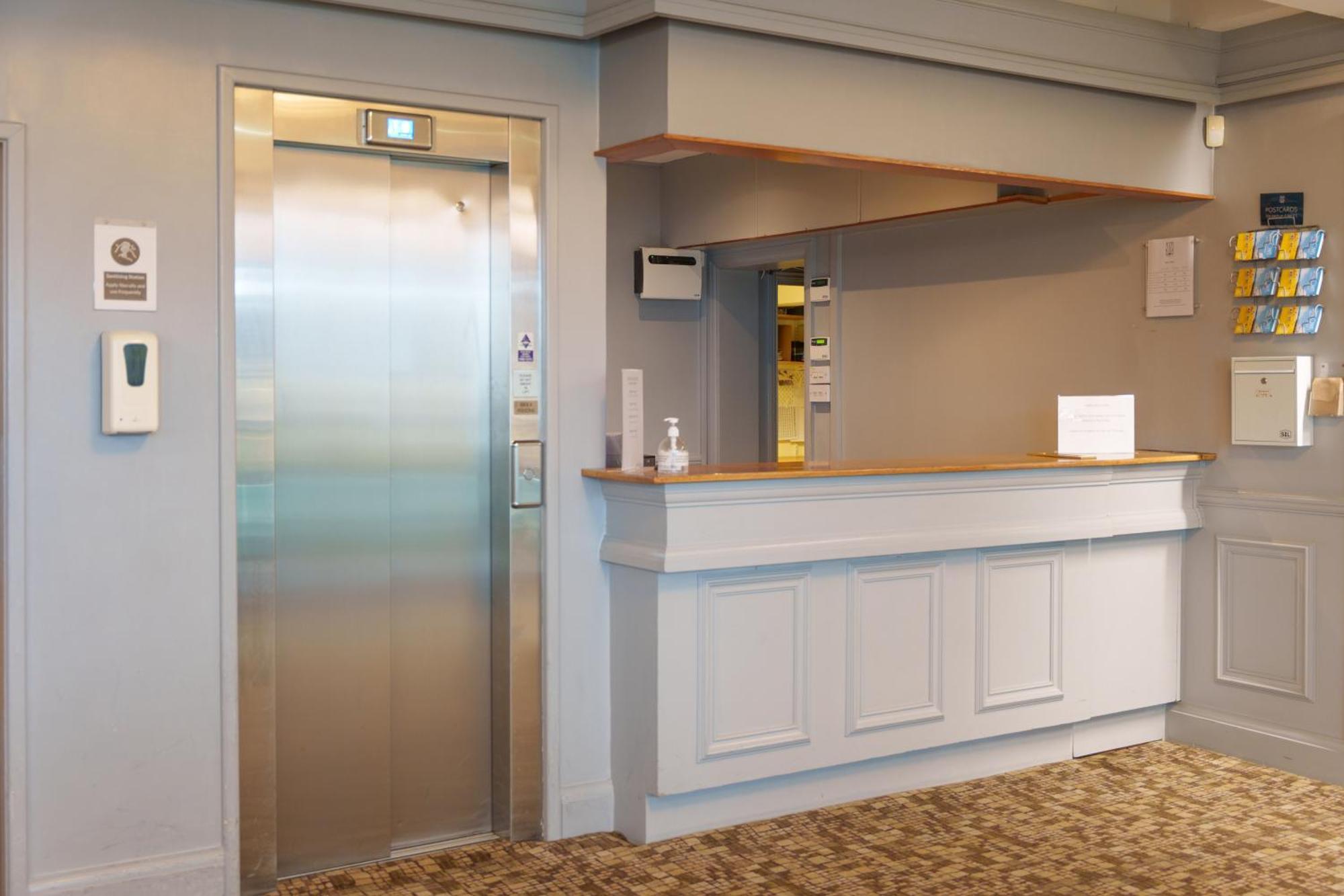 Trouville Hotel By Compass Hospitality Sandown Buitenkant foto