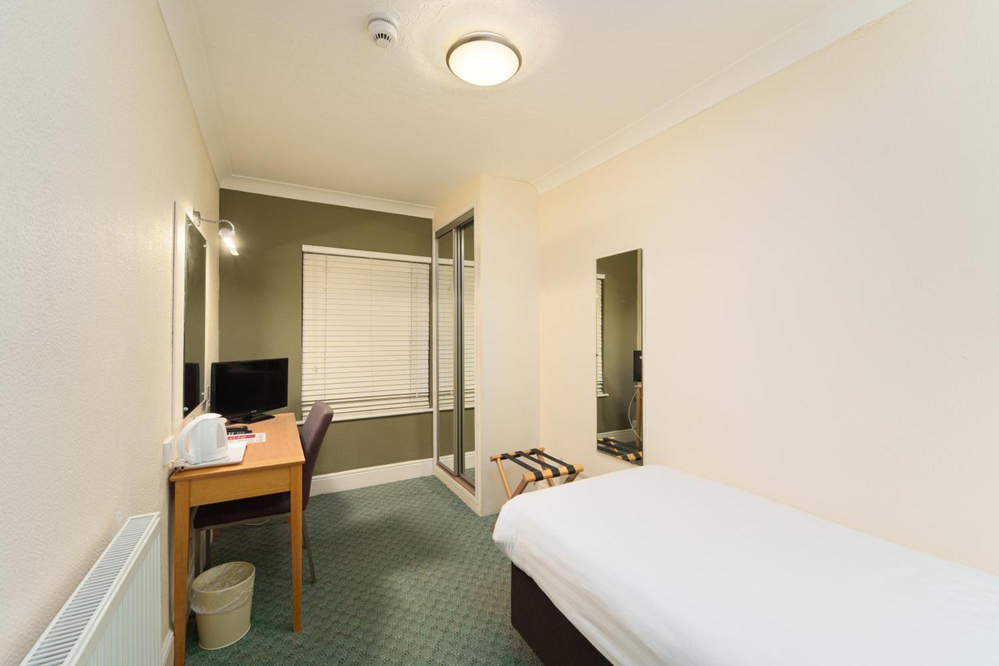 Trouville Hotel By Compass Hospitality Sandown Buitenkant foto