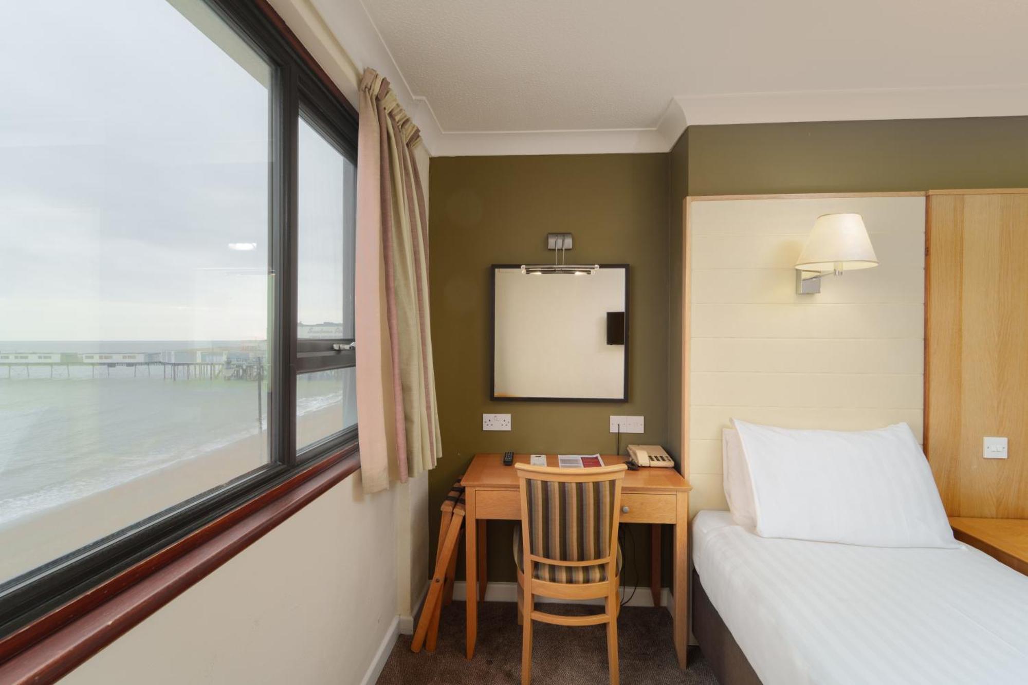 Trouville Hotel By Compass Hospitality Sandown Buitenkant foto