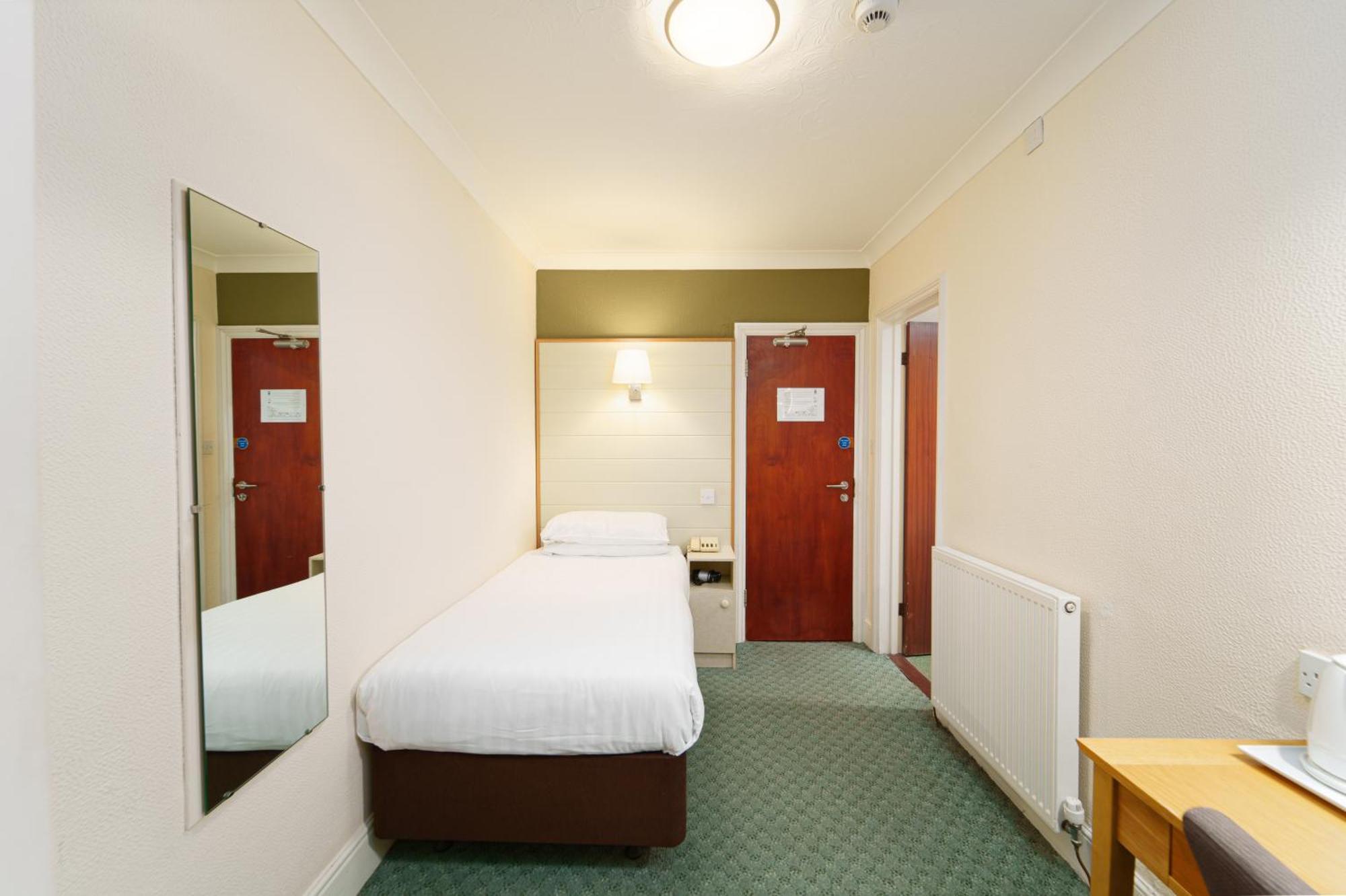 Trouville Hotel By Compass Hospitality Sandown Buitenkant foto