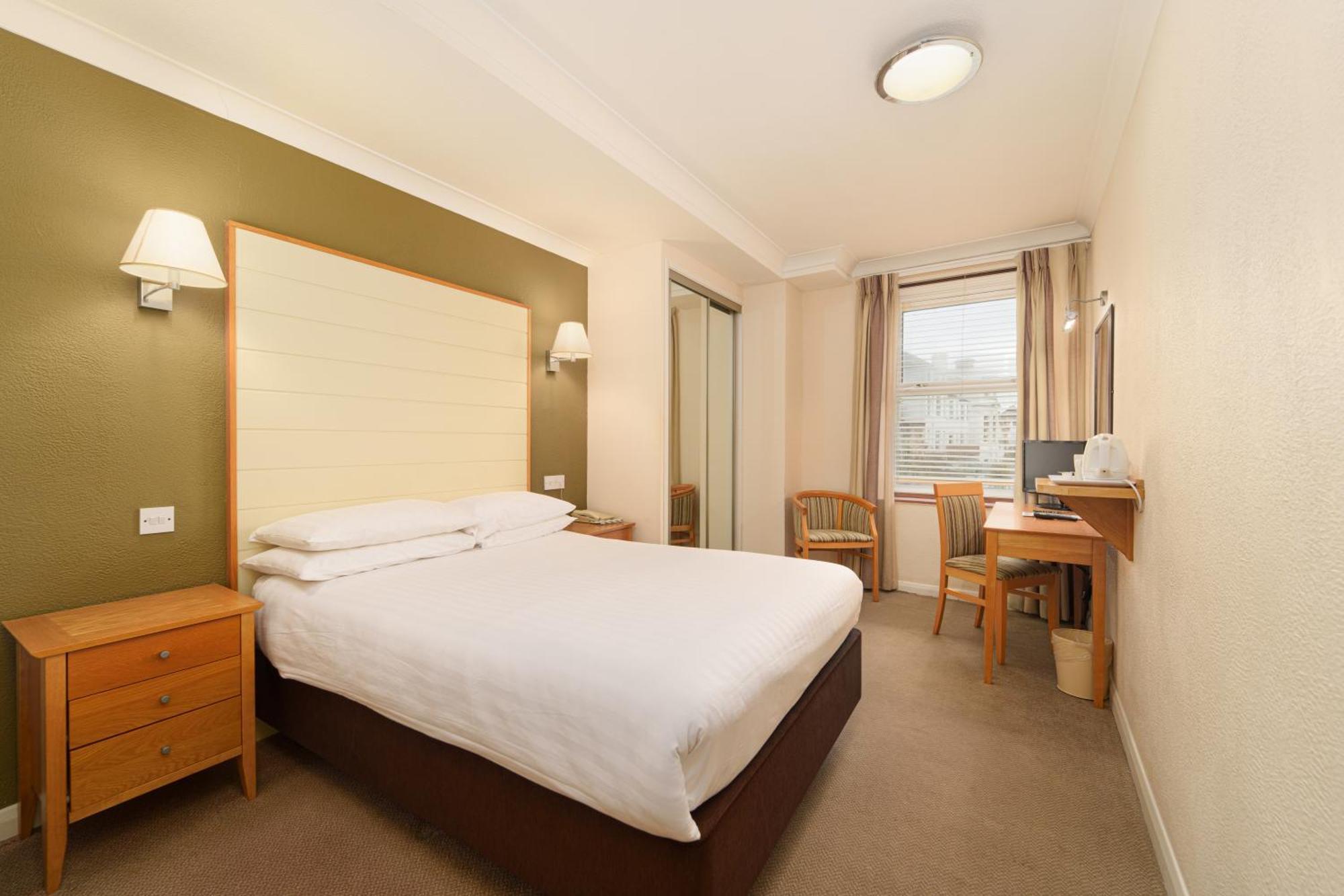 Trouville Hotel By Compass Hospitality Sandown Buitenkant foto