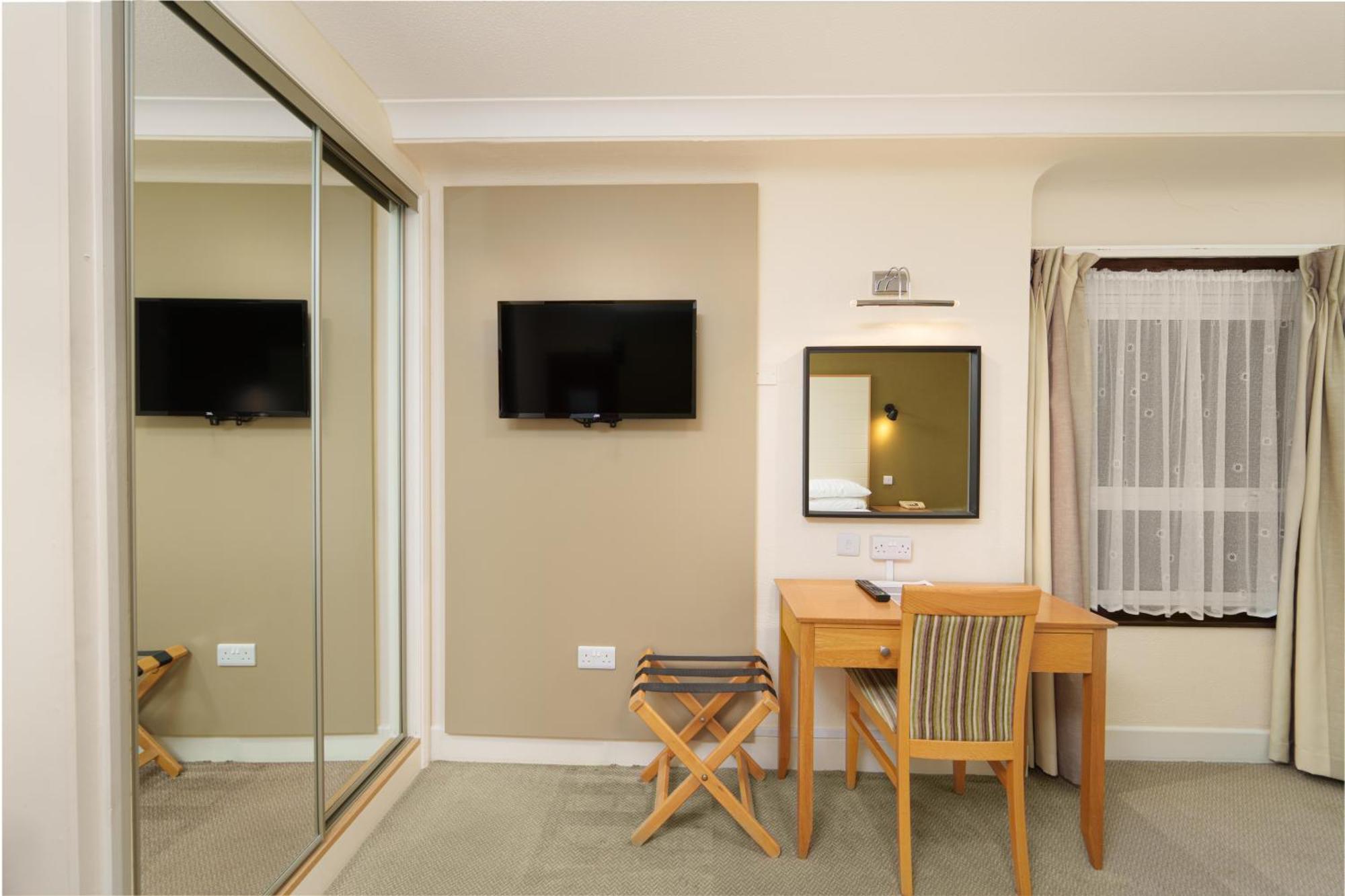 Trouville Hotel By Compass Hospitality Sandown Buitenkant foto