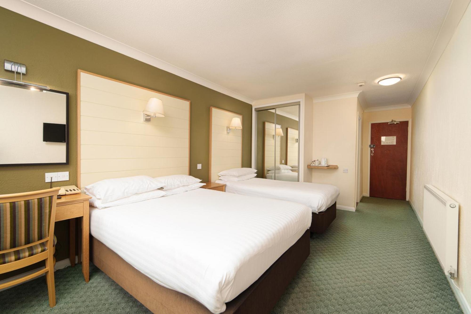 Trouville Hotel By Compass Hospitality Sandown Buitenkant foto